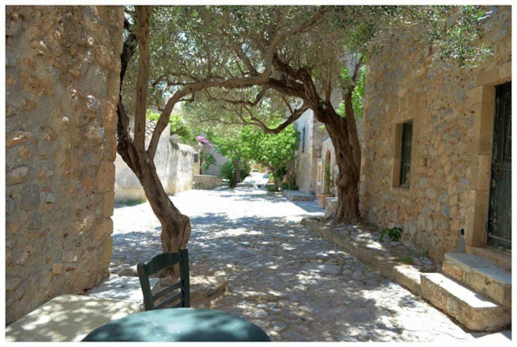 Nefeli Castle Stone House Inside The Fortress Monemvasia Bagian luar foto